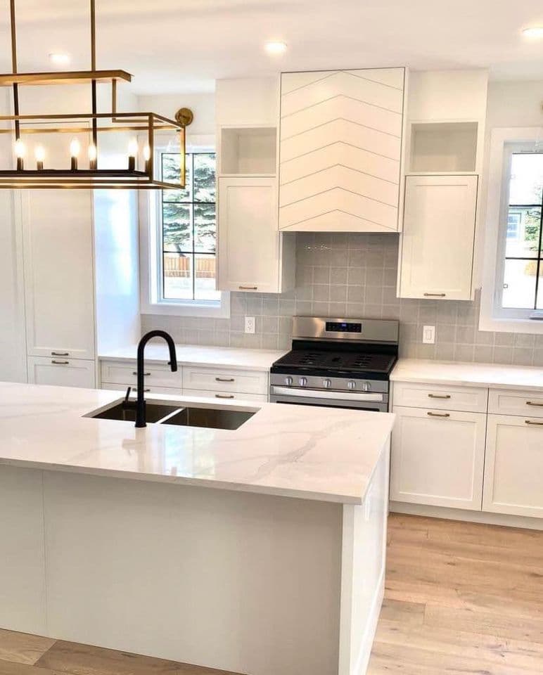 K&M kitchen renovation – custom cabinetry and quartz countertops